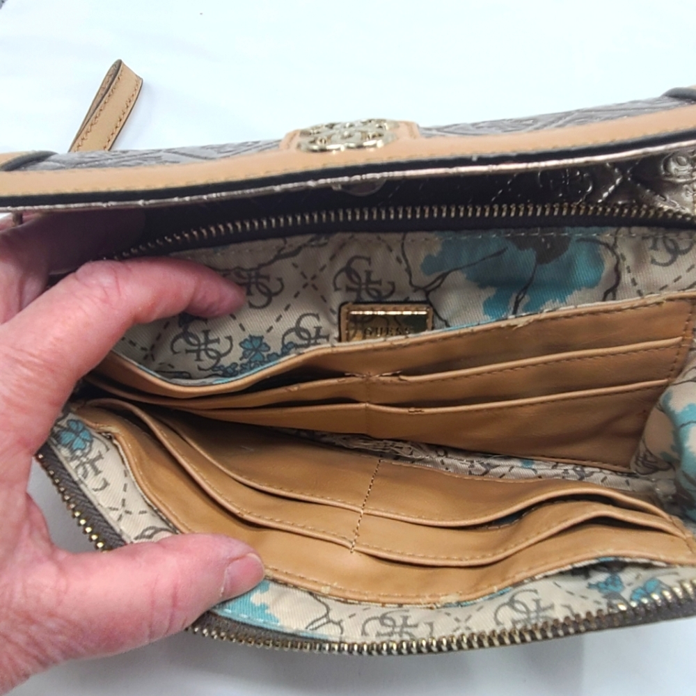 GUESS Shimmering Gold Clutch - Picture 4 of 8
